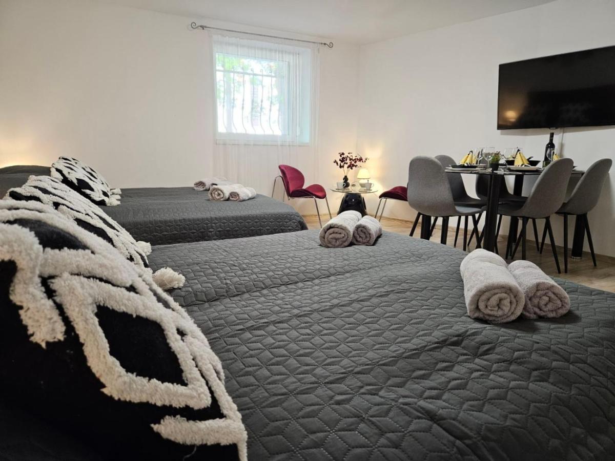 Holiness Apartmanok Сегед Екстер'єр фото