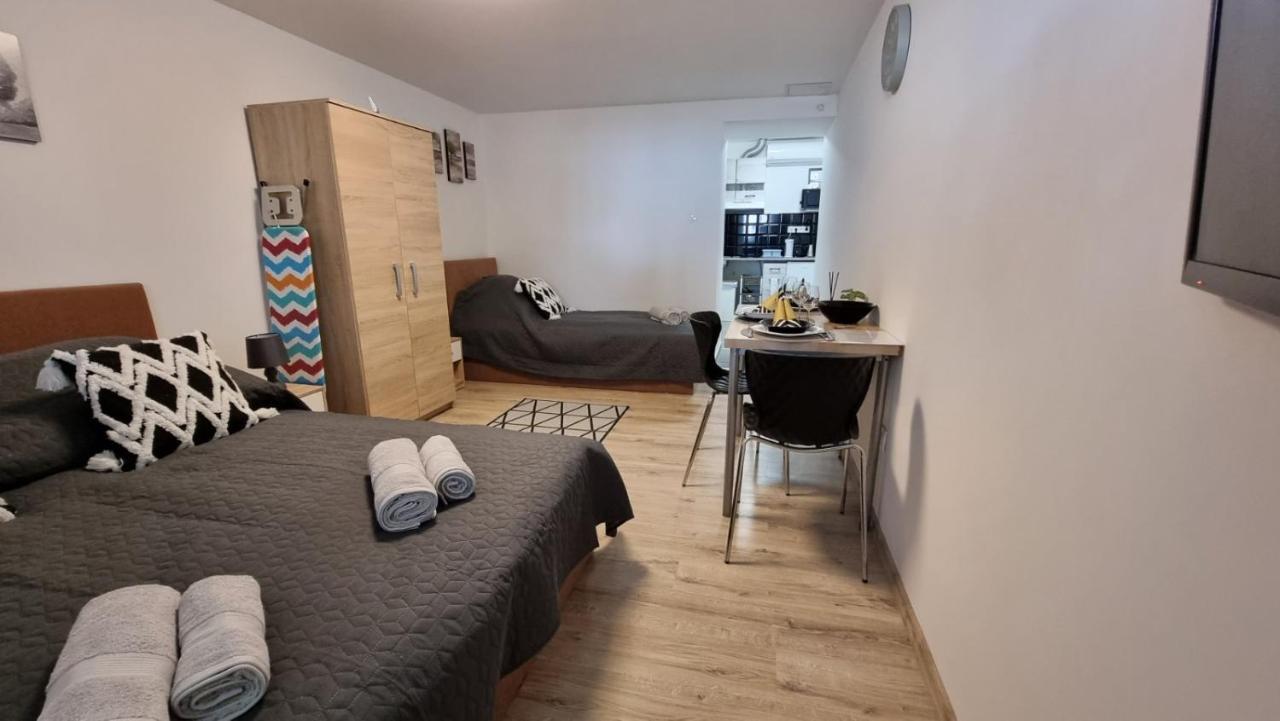 Holiness Apartmanok Сегед Екстер'єр фото