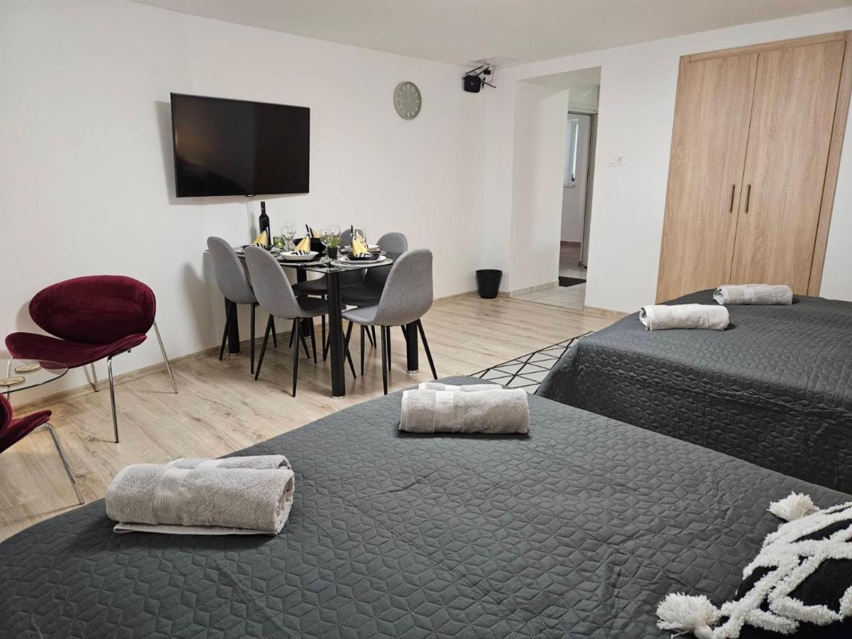 Holiness Apartmanok Сегед Екстер'єр фото