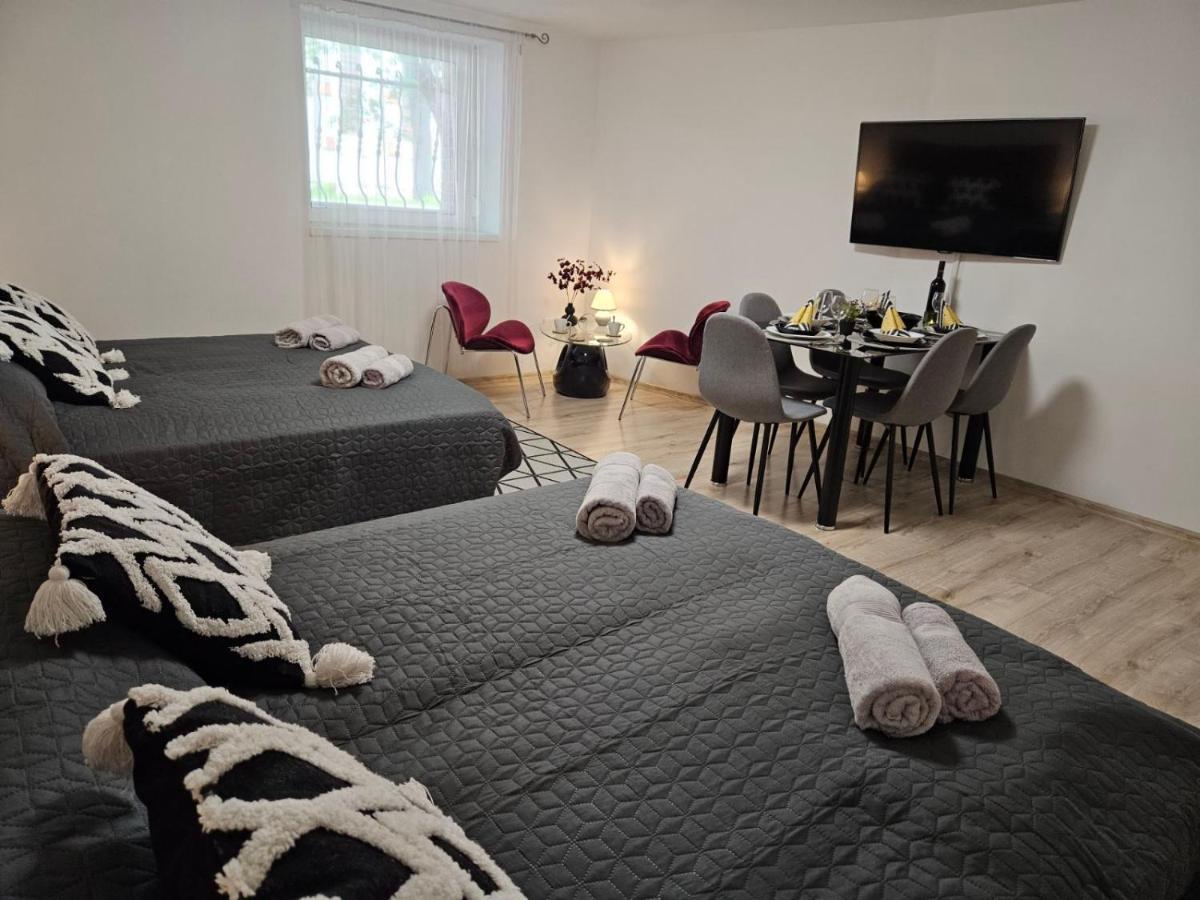 Holiness Apartmanok Сегед Екстер'єр фото